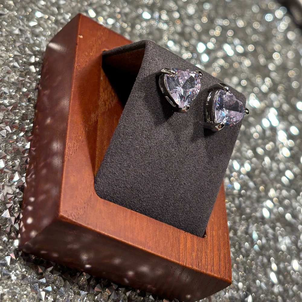 Heart-Shaped Silver Stud Earrings NIP - Picture 4 of 6